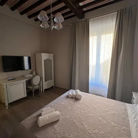 Couette-café La Perla Del Borgo *