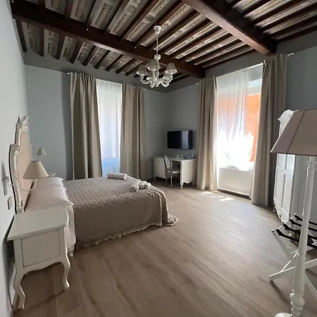 La Perla Del Borgo Couette-café Pise